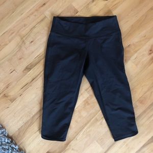 Lulu lemon black cropped legging